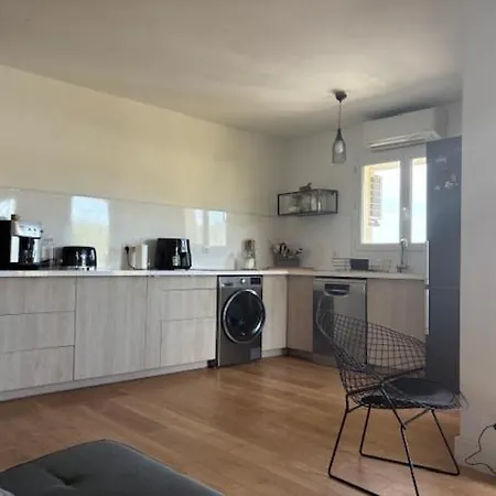 Апартаменты Lumineux 65 M2 A L'entree